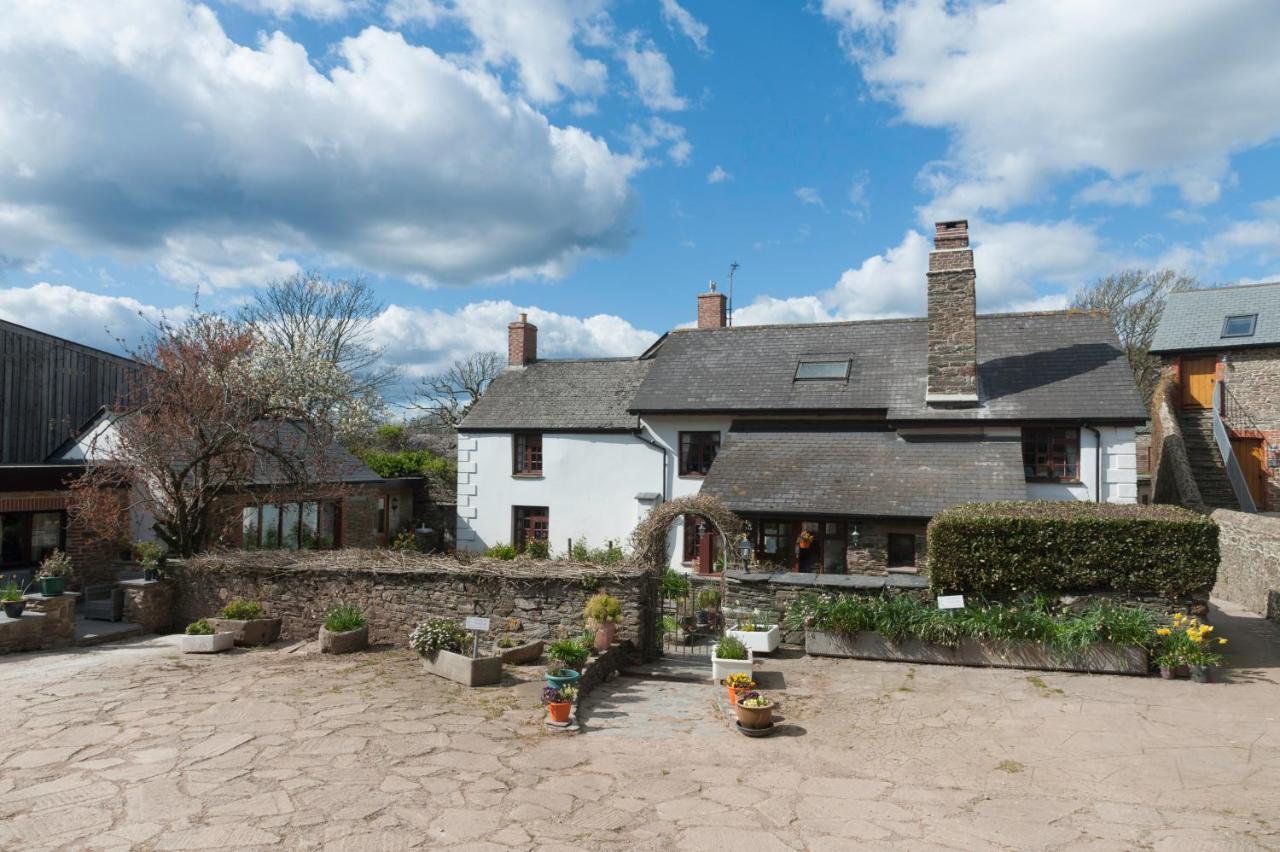 Burton Farmhouse Villa Malborough Exterior photo